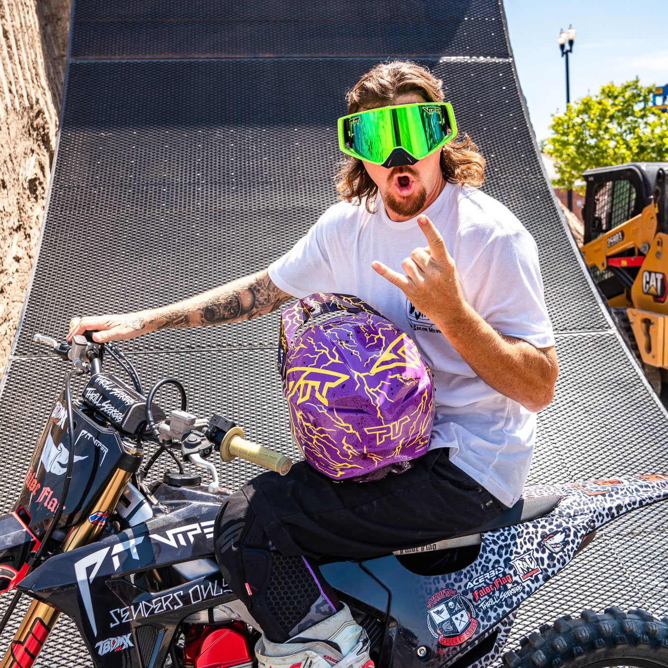best looking dirt bike helmet Altitude 2.0 Offroad Carbon Fiber - Speedsta White Destroy all forms of dirt with the next The Ultimate Dirt Bike Helmet