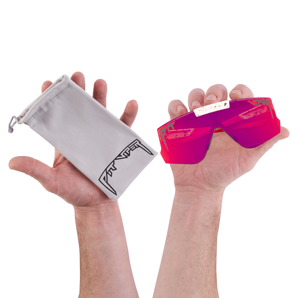 The Heater Flip-Offs 2.0 - Red / Wide - Package contents