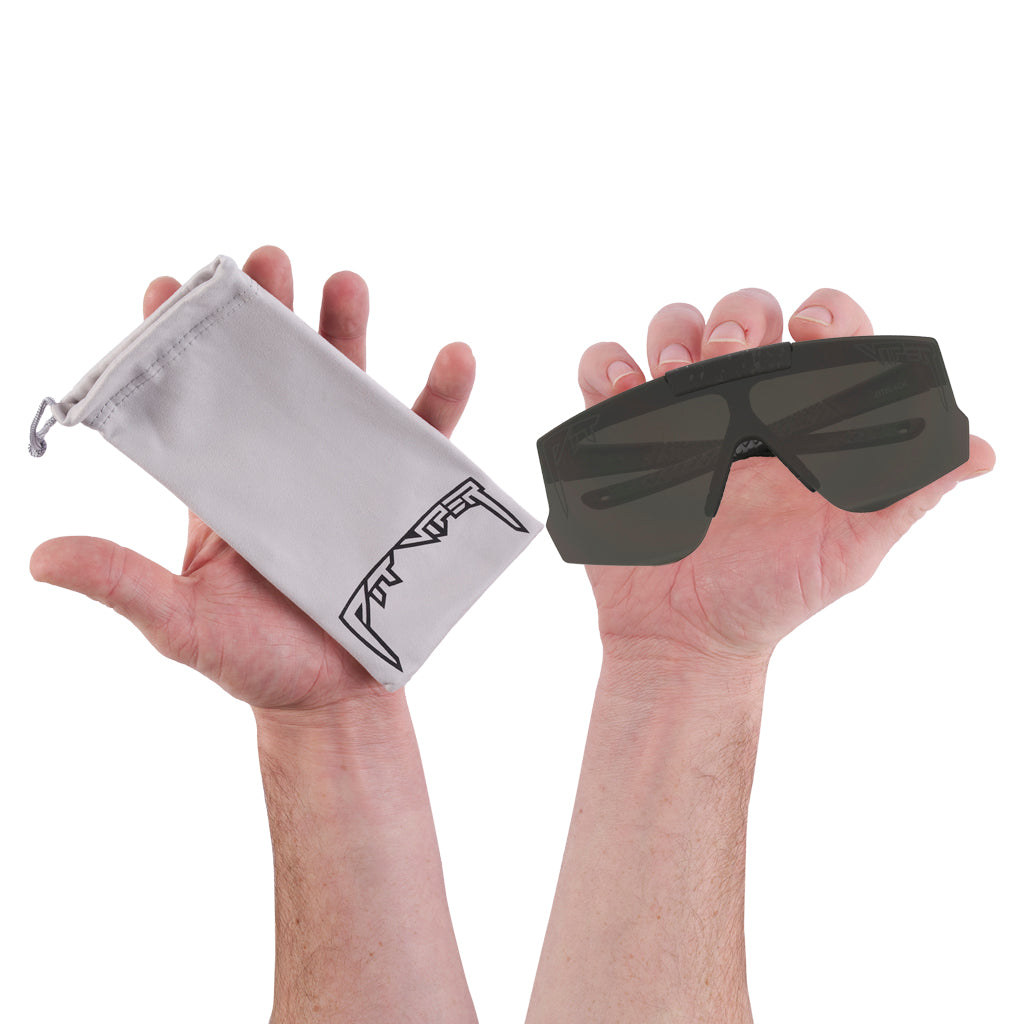 The Blacking Out Flip-Offs 2.0 - Smoke / Wide - Package contents