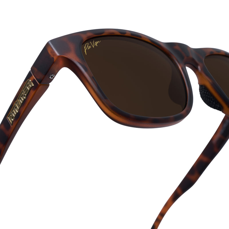 / HDPV Polarized Brown | im_ready_for_my_closeup.JPG | Studio view of The Landlocked Highball with hdpv polarized brown lens