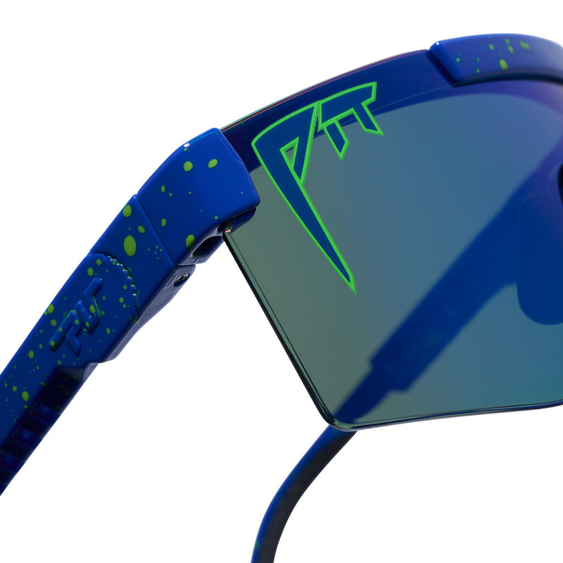 / Blue-Green | again.JPG | Studio view of The Leonardo Junior with blue-green lens