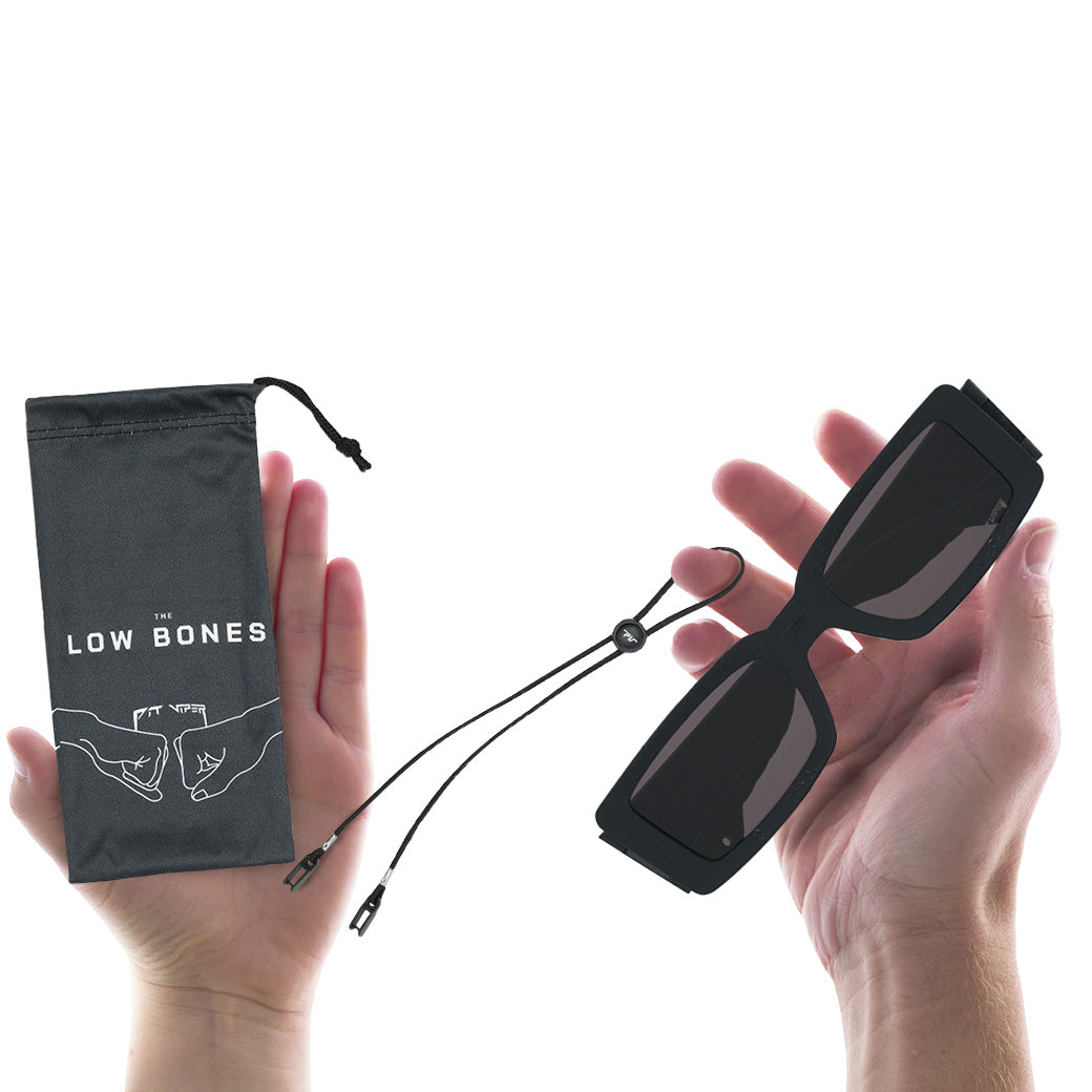 The Blacking Out Low Bones - Smoke - Package contents