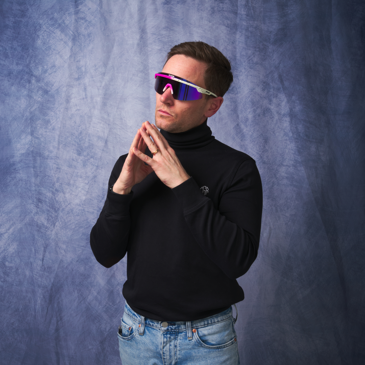 / Z87+ Pink-Purple | photo_of_person.JPG | Studio view of The Domestique Skysurfer with z87+ pink-purple lens