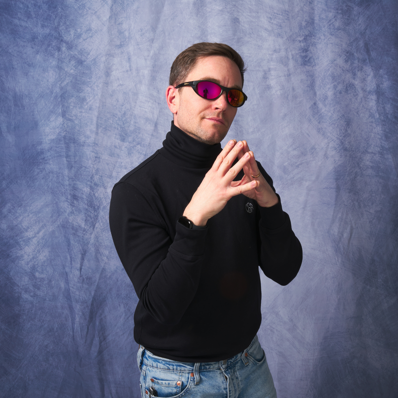 / HDPV Polarized Red | photo_of_person_2.JPG | Person wearing The Exec Altimeter with HDPV Polarized Red lens
